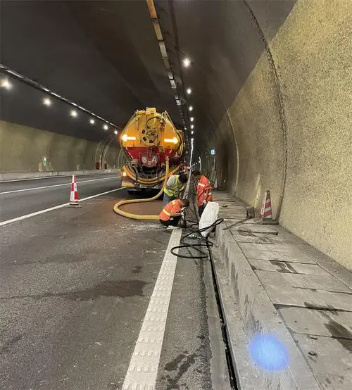 武强隧道排水渠清淤